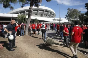 Στο ΣΕΦ και το «Γ. Καραϊσκάκης» χιλιάδες φίλοι του Ολυμπιακού ώστε να μεταβούν στην OPAP Arena!