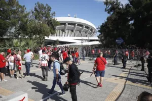 Στο ΣΕΦ και το «Γ. Καραϊσκάκης» χιλιάδες φίλοι του Ολυμπιακού ώστε να μεταβούν στην OPAP Arena!
