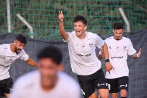 Ανανέωσε με τον 22χρονο Ελλαδίτη αμυντικό