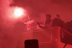 (ΒΙΝΤΕΟ-ΦΩΤΟΣ Kerkida) Κάηκε... ο εξώστης στην άφιξη των πρωταθλητών!