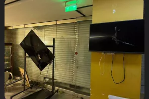 (Φώτος) Οι ζημιές στα κλειστά γήπεδα της ΑΕΛ και του Απόλλωνα- Ενημέρωση από Αστυνομία
