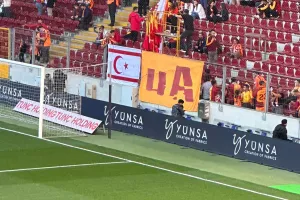 H UEFA που τα βλέπει... όλα