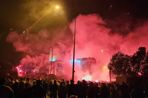 (ΒΙΝΤΕΟ-ΦΩΤΟΣ Kerkida) Κάηκε... ο εξώστης στην άφιξη των πρωταθλητών!