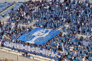 (ΒΙΝΤΕΟ/Φώτος Kerkida) Οι μεν για τη βαριά φανέλα, οι δε για τη χρυσή σελίδα