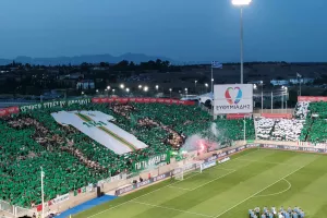 (ΒΙΝΤΕΟ/Φώτος Kerkida) Οι μεν για τη βαριά φανέλα, οι δε για τη χρυσή σελίδα
