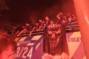 (ΒΙΝΤΕΟ-ΦΩΤΟΣ Kerkida) Κάηκε... ο εξώστης στην άφιξη των πρωταθλητών!