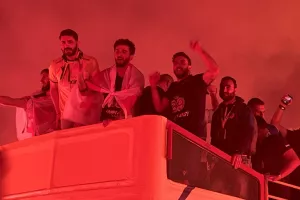 (ΒΙΝΤΕΟ-ΦΩΤΟΣ Kerkida) Κάηκε... ο εξώστης στην άφιξη των πρωταθλητών!