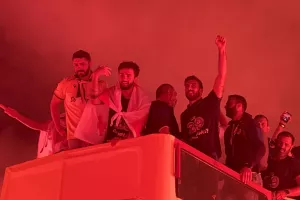 (ΒΙΝΤΕΟ-ΦΩΤΟΣ Kerkida) Κάηκε... ο εξώστης στην άφιξη των πρωταθλητών!