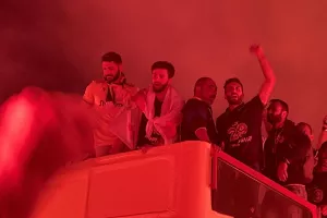 (ΒΙΝΤΕΟ-ΦΩΤΟΣ Kerkida) Κάηκε... ο εξώστης στην άφιξη των πρωταθλητών!