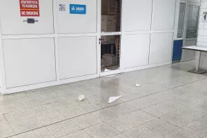 (Φώτος) Οι ζημιές στα κλειστά γήπεδα της ΑΕΛ και του Απόλλωνα- Ενημέρωση από Αστυνομία