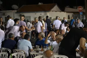 "Όλοι μαζί ενωμένοι, με ασπίδα την Ανόρθωση και τον υπέροχο κόσμο μας θα τα καταφέρουμε" (Φώτος)