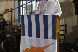"Όλοι μαζί ενωμένοι, με ασπίδα την Ανόρθωση και τον υπέροχο κόσμο μας θα τα καταφέρουμε" (Φώτος)