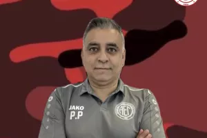 Ανανέωσε ο κόουτς Πολυκάρπου