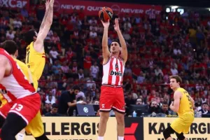 Ολυμπιακός: Στη Βαρκελώνη ο Λαρεντζάκης, αλλά...