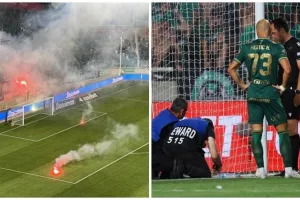 Πυρσοί στο τερέν, ζημιά στα δίχτυα και... προσωρινή διακοπή