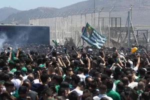 ΠΑΝΩ από 20.000 για να υποδεχτούν την αποστολή του ΠΑΟ (Βίντεο/Φώτος)