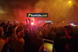 (ΒΙΝΤΕΟ/Φώτος Kerkida-UPD) ΧΑΜΟΣ... στον εξώστη