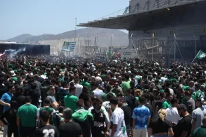 ΠΑΝΩ από 20.000 για να υποδεχτούν την αποστολή του ΠΑΟ (Βίντεο/Φώτος)