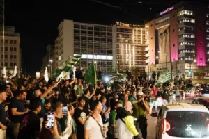 Χαμός στην Αθήνα από... τρελαμένους οπαδούς του Παναθηναϊκού! (βίντεο/φώτος)