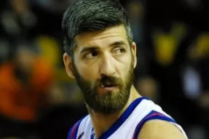 "Αρρωστος... Παναθηναϊκός ο Γιαννακόπουλος, που βάζει και ένα τσουβάλι λεφτά"