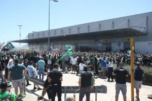 ΠΑΝΩ από 20.000 για να υποδεχτούν την αποστολή του ΠΑΟ (Βίντεο/Φώτος)