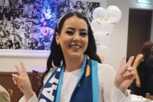 Το χάρηκε και η μέλλουσα νυφούλα!