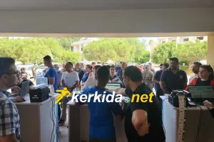 Ουρές οι Παφίτες για ένα εισιτήριο (φώτος kerkida)