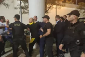 Καρυπίδης σε Μάνταλο: "Με έστησες, θα στα κόψω!"