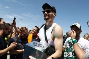 ΠΑΝΩ από 20.000 για να υποδεχτούν την αποστολή του ΠΑΟ (Βίντεο/Φώτος)