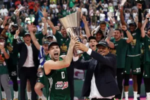 Χαμός στην Αθήνα από... τρελαμένους οπαδούς του Παναθηναϊκού! (βίντεο/φώτος)