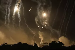 Η Χαμάς καλεί τους Παλαιστίνιους να «ξεσηκωθούν» μετά την πολύνεκρη επίθεση του Ισραήλ στη Ράφα