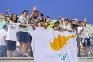 (ΦΩΤΟΣ) O κόσμος στην Αρένα για το Κύπρος - Τσεχία