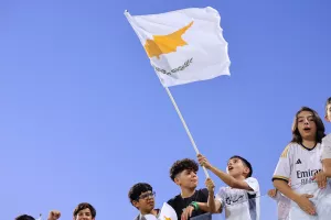 (ΦΩΤΟΣ) O κόσμος στην Αρένα για το Κύπρος - Τσεχία