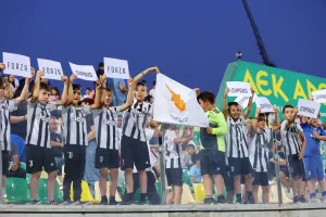 (ΦΩΤΟΣ) O κόσμος στην Αρένα για το Κύπρος - Τσεχία