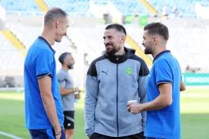 Εξαιρετικό κλίμα... λίγο πριν την σέντρα (Φώτος)