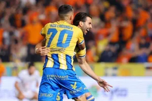 ΑΠΟΕΛ - ΑΕΚ: Το πρωτάθλημα... βάφτηκε γαλαζοκίτρινο για 29η φορά! (Φώτος)