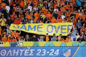 ΑΠΟΕΛ - ΑΕΚ: Το πρωτάθλημα... βάφτηκε γαλαζοκίτρινο για 29η φορά! (Φώτος)