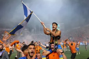 ΑΠΟΕΛ - ΑΕΚ: Το πρωτάθλημα... βάφτηκε γαλαζοκίτρινο για 29η φορά! (Φώτος)