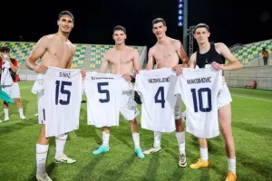 (Φώτος) Στα ημιτελικά Δανία και Σερβία 