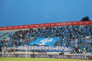 Θύρα 5:"Ουδέποτε σας ζητήσαμε να σταθείτε δίπλα μας..."