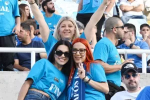 (ΦΩΤΟΣ) Ατμόσφαιρα από τους Παφίτες 