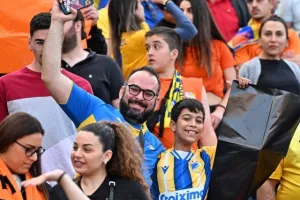 ΑΠΟΕΛ - ΑΕΚ: Το πρωτάθλημα... βάφτηκε γαλαζοκίτρινο για 29η φορά! (Φώτος)
