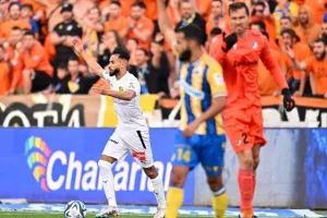 ΑΠΟΕΛ - ΑΕΚ: Το πρωτάθλημα... βάφτηκε γαλαζοκίτρινο για 29η φορά! (Φώτος)