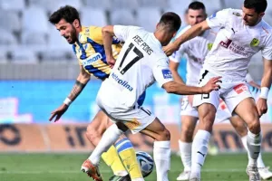 ΑΠΟΕΛ - ΑΕΚ: Το πρωτάθλημα... βάφτηκε γαλαζοκίτρινο για 29η φορά! (Φώτος)