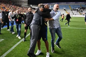 ΑΠΟΕΛ - ΑΕΚ: Το πρωτάθλημα... βάφτηκε γαλαζοκίτρινο για 29η φορά! (Φώτος)