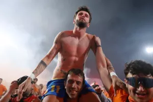 ΑΠΟΕΛ - ΑΕΚ: Το πρωτάθλημα... βάφτηκε γαλαζοκίτρινο για 29η φορά! (Φώτος)