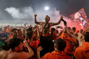 ΑΠΟΕΛ - ΑΕΚ: Το πρωτάθλημα... βάφτηκε γαλαζοκίτρινο για 29η φορά! (Φώτος)