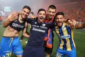 ΑΠΟΕΛ - ΑΕΚ: Το πρωτάθλημα... βάφτηκε γαλαζοκίτρινο για 29η φορά! (Φώτος)