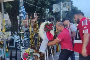 Η Θύρα 7 τίμησε τη μνήμη του Μιχάλη Κατσούρη πριν τον τελικό