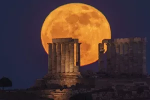Πανσέληνος Μαΐου 2024: Εντυπωσιακές φωτογραφίες από το «Φεγγάρι των Λουλουδιών»